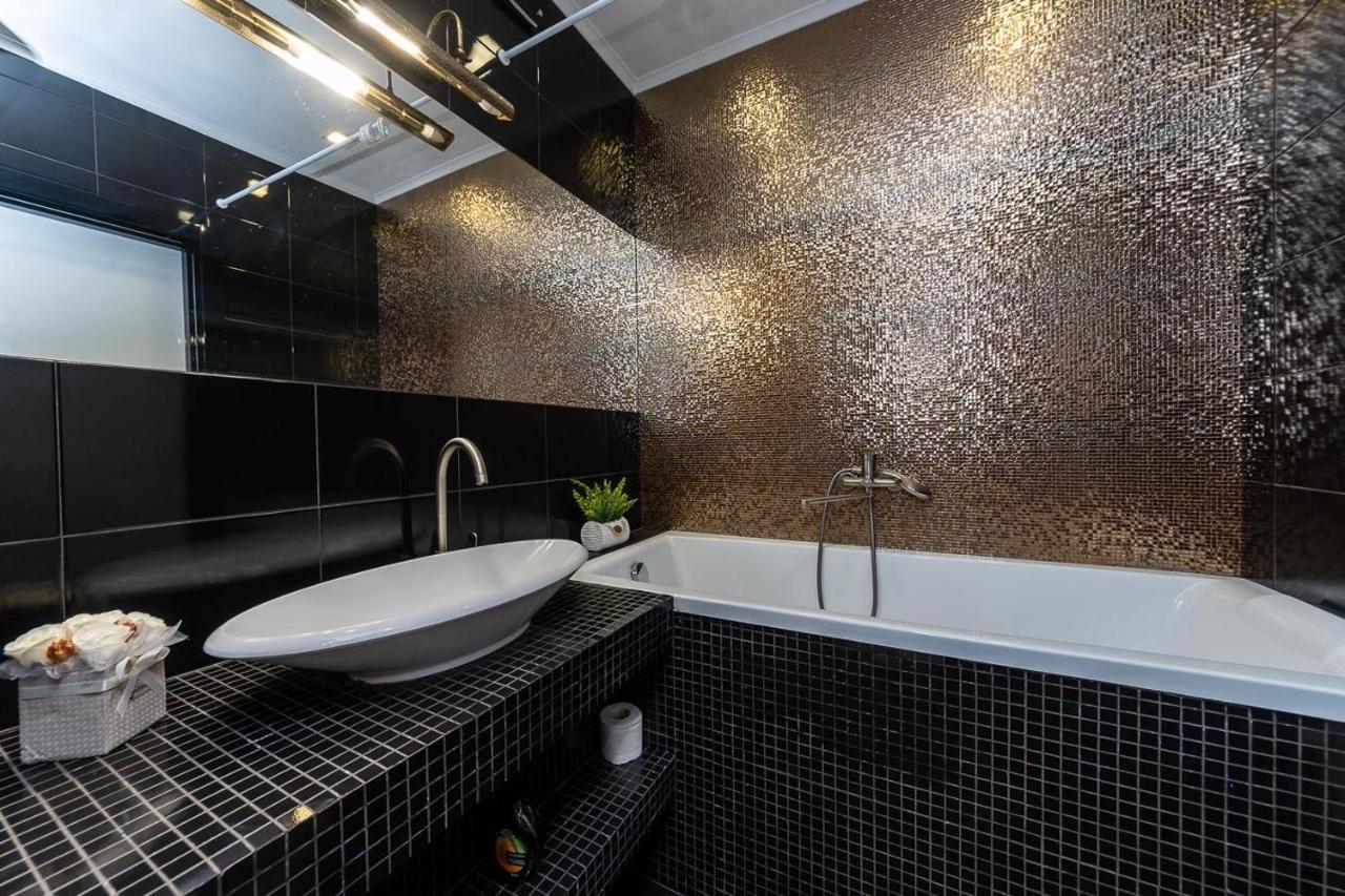 Fashionable Panoramic Apartments Dnieper. Obolon Kyiv Exterior foto