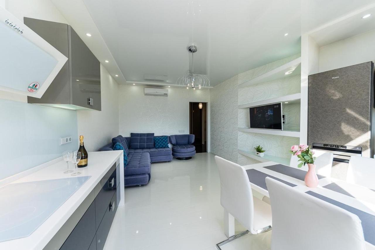 Fashionable Panoramic Apartments Dnieper. Obolon Kyiv Exterior foto